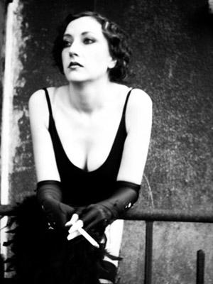Cigarette Break 01 - Toby Leigh - auf - Array - Cigarette Break 01 - Toby Leigh - auf - Array -